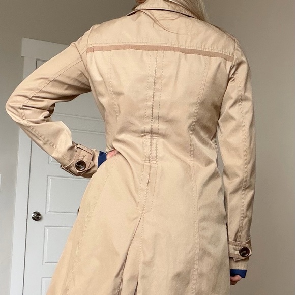 Vince Camuto Beige Trench Coat with Navy Trim - Picture 4 of 5